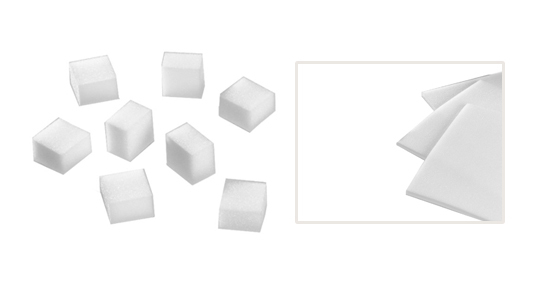 Cubes et feuilles de mousse